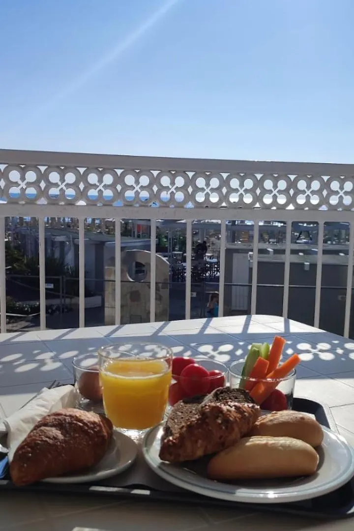 Hotel Negresco Milano Marittima Alojamento de Acomodação e Pequeno-almoço