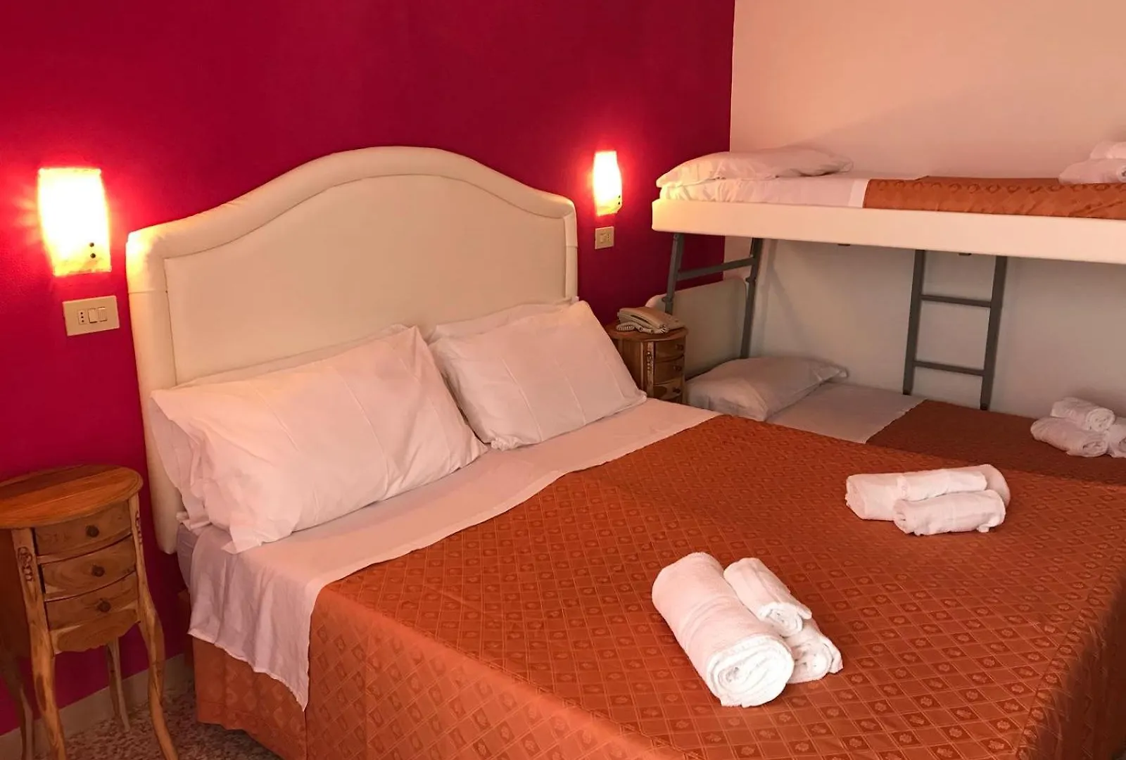 Hotel Negresco Milano Marittima 3*,  Italia