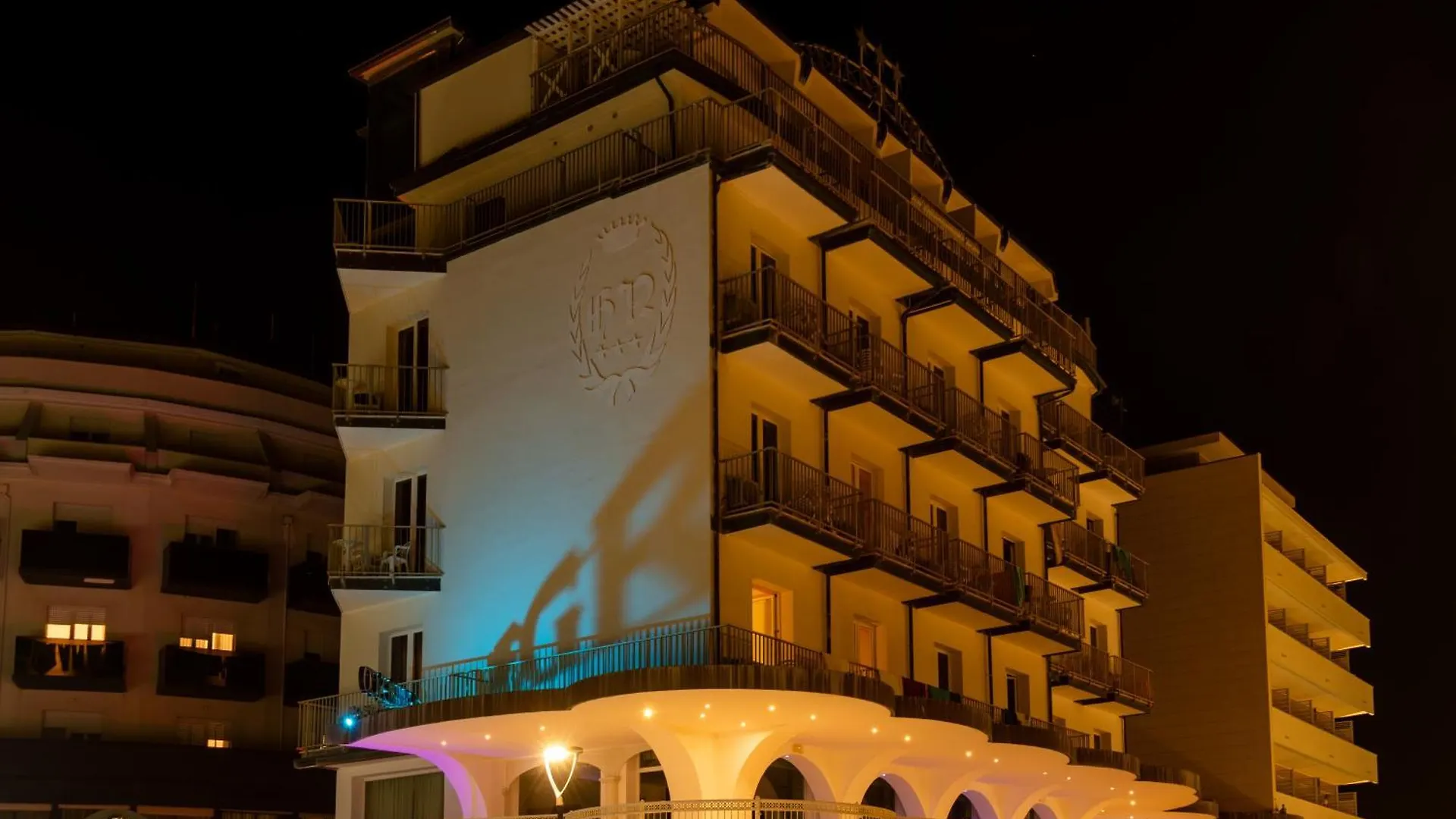 Hotel Negresco Milano Marittima Alojamento de Acomodação e Pequeno-almoço